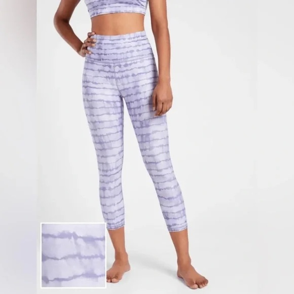Athleta Women's Leggings Large Elation Printed Capri Tahiti Dusk Purple Buttery
